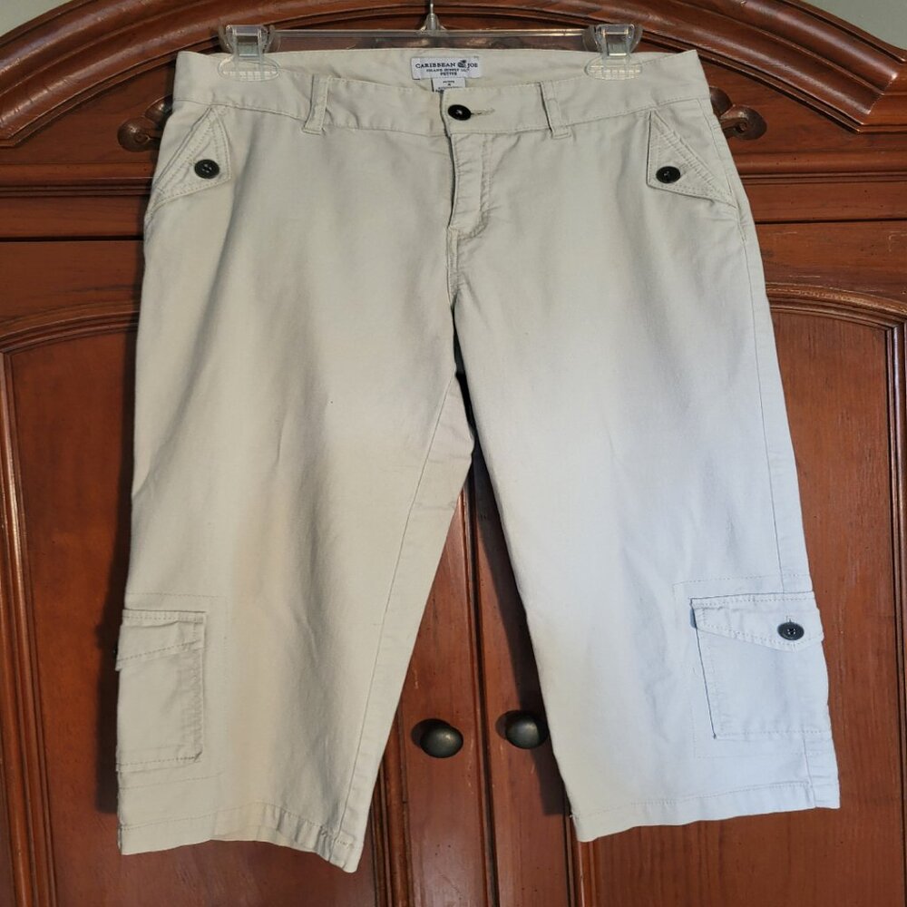 Tan khaki Capri pants. Cargo pockets